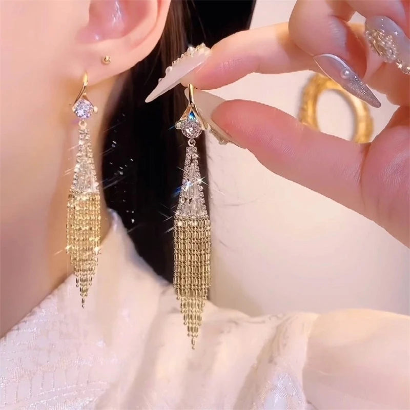 Pendientes Largos de Borla de Circonita Brillante de Lujo