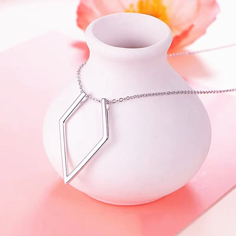 Collar con Diseño Geométrico 