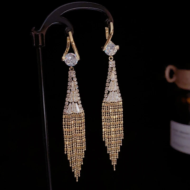 Pendientes Largos de Borla de Circonita Brillante de Lujo